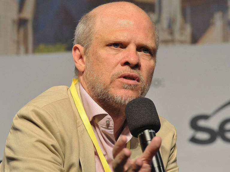 O secretário de Transportes Sergio Avelleda no seminário sobre a revitalização do centro &ndash; Reinaldo Canato/Folhapress