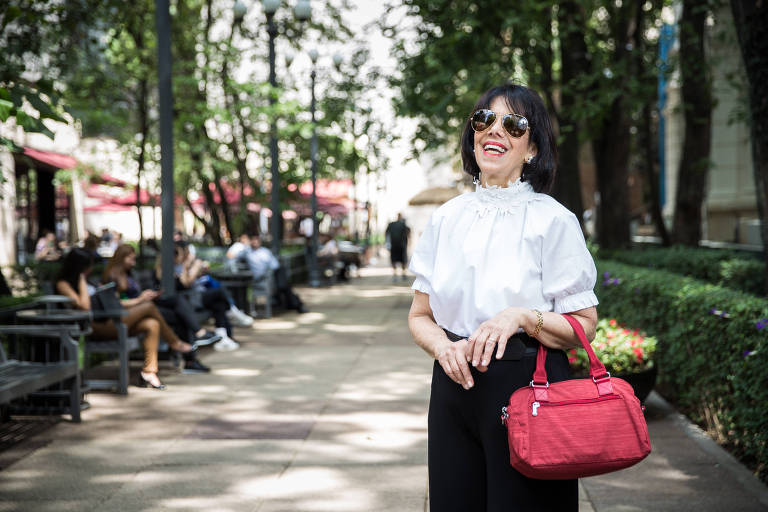 A Sapsaree puppy stands in its cage in Gyeongsan October 29, 2010.Sapsarees, shaggy-haired dogs long valued for their loyalty, werekilled in large numbers by the Japanese military during the period ofJapanese colonial rule, but have since made a comeback thanks to HaJi-Hong, a U.S.-educated geneticist who combined traditional breedingwith advances in modern DNA technology. Photo taken October 29, 2010.To match Reuters Life! KOREA DOG/SAVED REUTERS/Hyungwon Kang (SOUTHKOREA - Tags: SOCIETY ANIMALS)