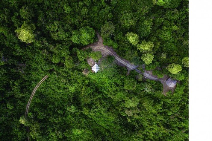 Mirador Aula, Bosque Protector Cerro Blanco, Guayaquil, Ecuador, 2022. Arquitectos David Barragán, Pascual Gangotena, Maríaluisa Borja y Esteban Benavides (autores) / Al Borde<br />Foto/photo Jag Studio 