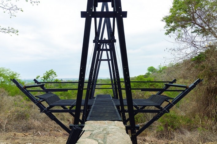 Mirador Aula, Bosque Protector Cerro Blanco, Guayaquil, Ecuador, 2022. Arquitectos David Barragán, Pascual Gangotena, Maríaluisa Borja y Esteban Benavides (autores) / Al Borde<br />Foto/photo Jag Studio 