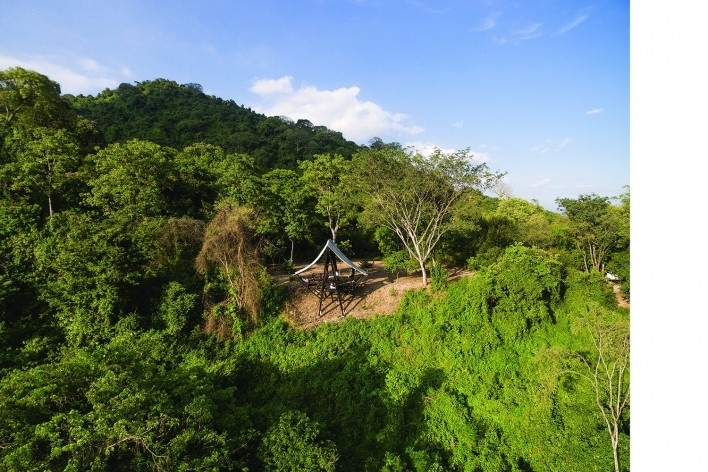 Mirador Aula, Bosque Protector Cerro Blanco, Guayaquil, Ecuador, 2022. Arquitectos David Barragán, Pascual Gangotena, Maríaluisa Borja y Esteban Benavides (autores) / Al Borde<br />Foto/photo Jag Studio 