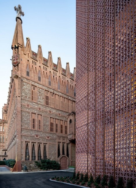 Escada de evacuação na área protegida Teresianas Ganduxer, Barcelona, Espanha, 2022. Arquitetos Felipe Pich-Aguilera, Teresa Batlle e Ute Müncheberg / Picharchitects / Pich-AguileraEvacuation stairway in the protected area Teresianas Ganduxer, Barcelona, Spain, 2022. Arquitects Felipe Pich-Aguilera, Teresa Batlle y Ute Müncheberg / Picharchitects / Pich-AguileraEscalera de evacuación en el recinto protegido Teresianas Ganduxer, Barcelona, España, 2022. Arquitectos Felipe Pich-Aguilera, Teresa Batlle y Ute Müncheberg / Picharchitects / Pich-AguileraFoto/photo Simão Garcia
